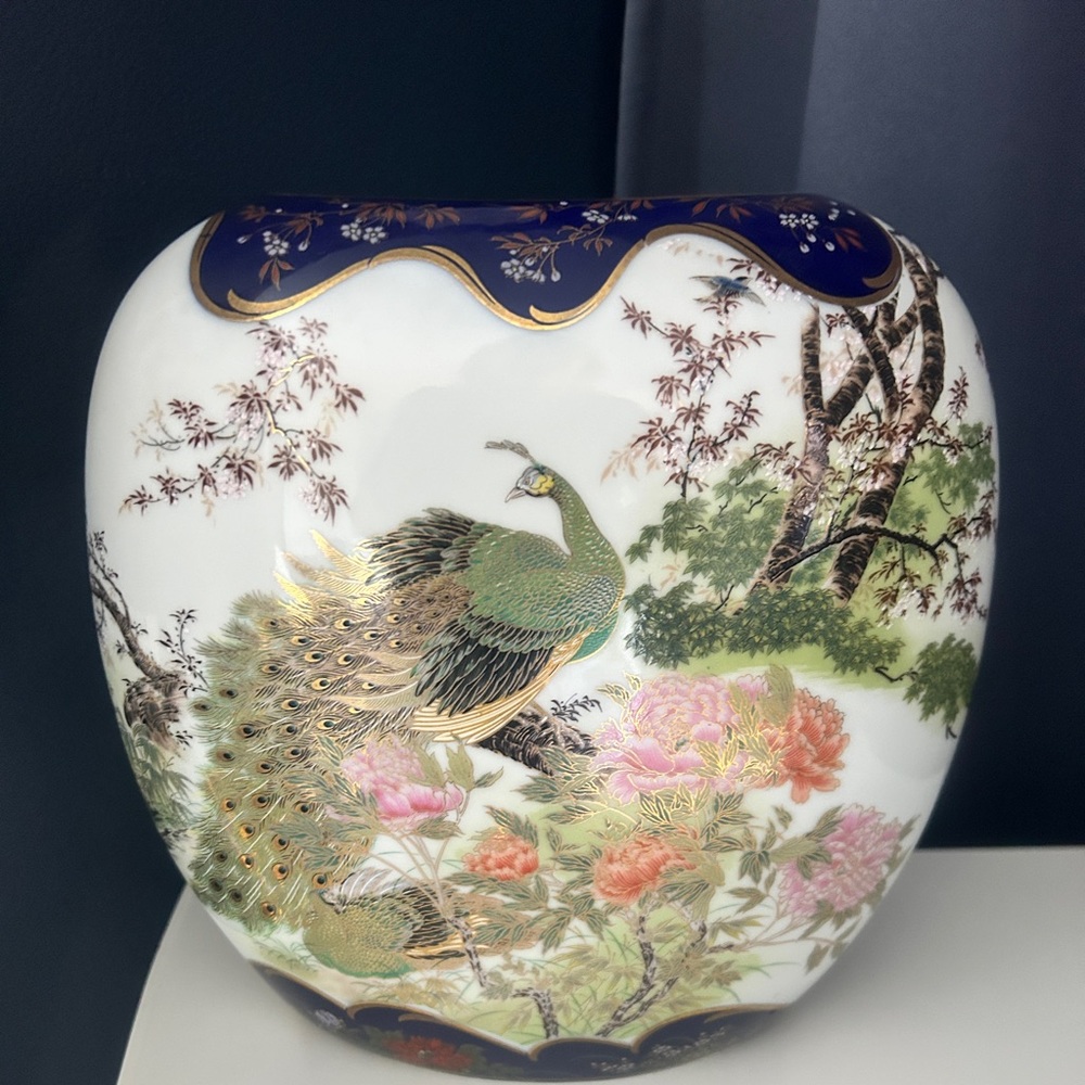 Elegant Peacock Ceramic Vase